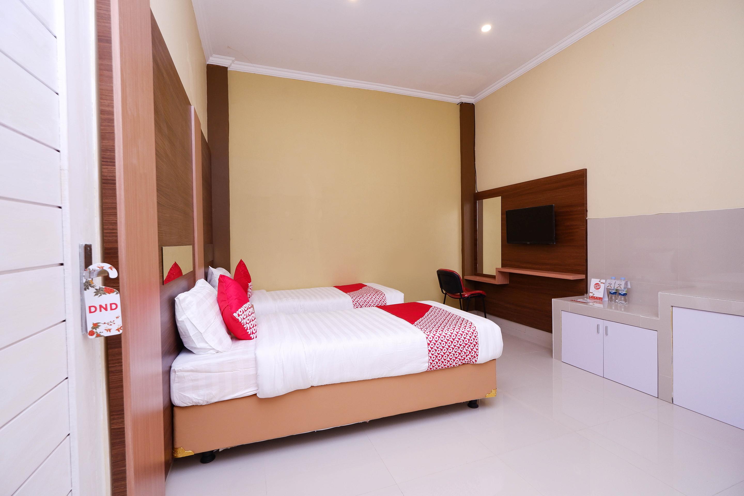 Super Oyo 1506 Shabrina 2 Syariah Hotel Solo Buitenkant foto