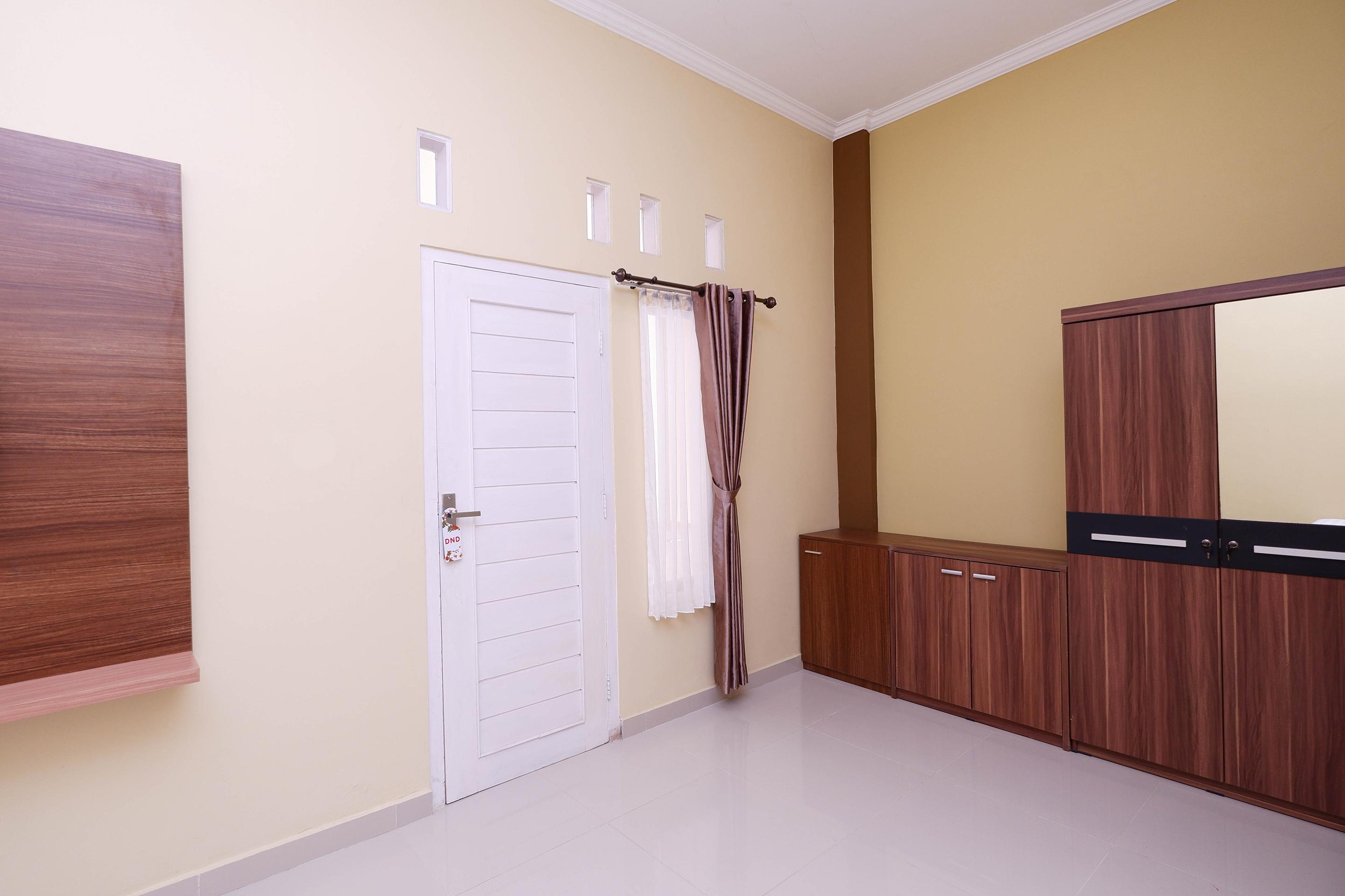 Super Oyo 1506 Shabrina 2 Syariah Hotel Solo Buitenkant foto