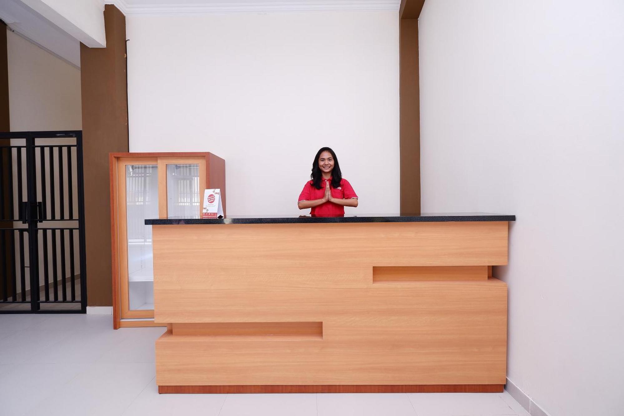 Super Oyo 1506 Shabrina 2 Syariah Hotel Solo Buitenkant foto