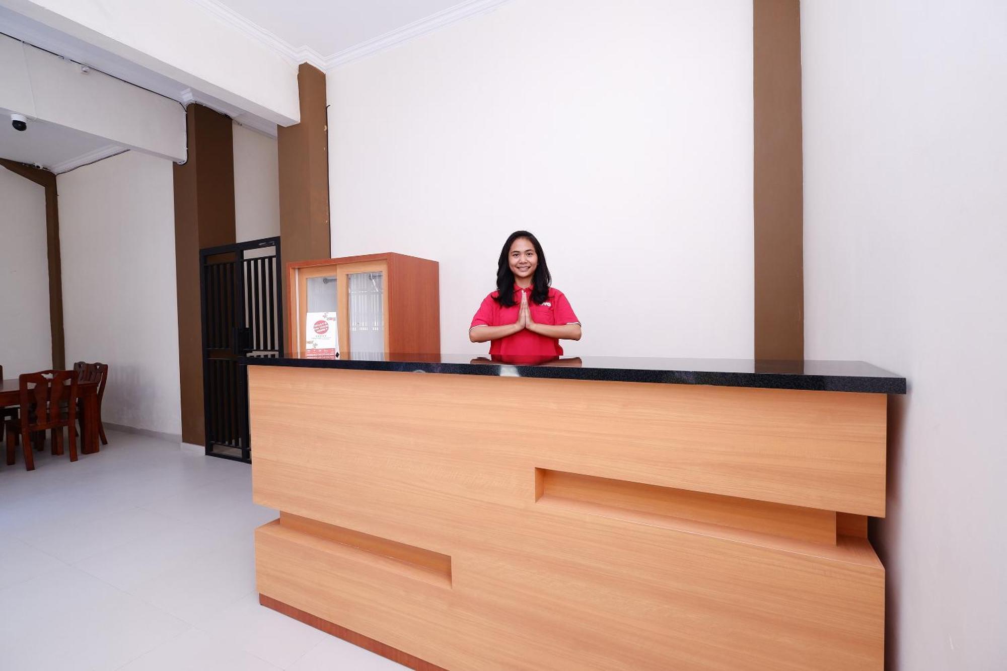 Super Oyo 1506 Shabrina 2 Syariah Hotel Solo Buitenkant foto