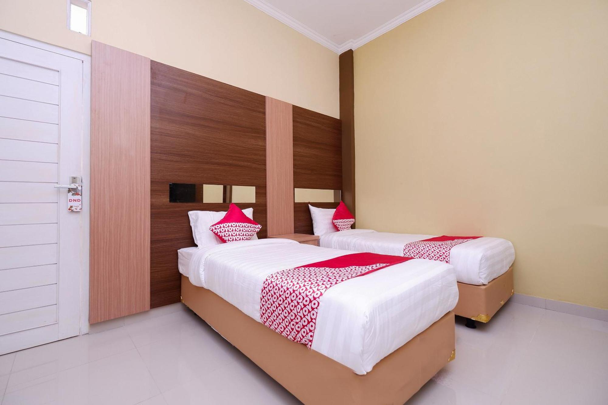 Super Oyo 1506 Shabrina 2 Syariah Hotel Solo Buitenkant foto